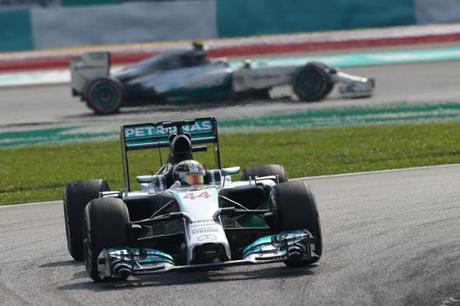 Lewis-Hamilton_GPMalesia2014 (10)