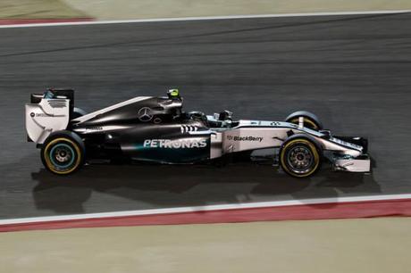 GP Bahrain. Rosberg in pole, prima fila Mercedes Nico-Rosberg_PL_GPBahrain2014