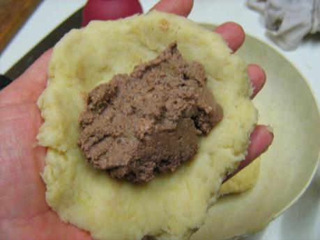 Cepelinai lituani - gli gnocchi di patate ripieni di fegatini di pollo Cepelinai lituani - gli gnocchi di patate ripieni di fegatini di pollo