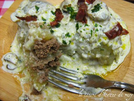 Cepelinai lituani - gli gnocchi di patate ripieni di fegatini di pollo Cepelinai lituani - gli gnocchi di patate ripieni di fegatini di pollo