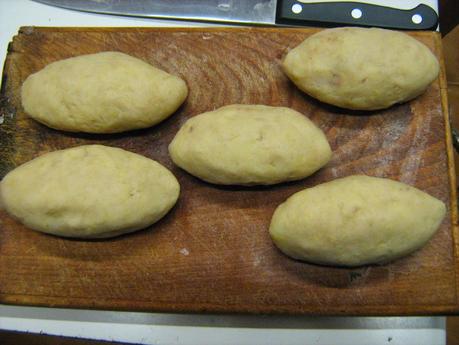 Cepelinai lituani - gli gnocchi di patate ripieni di fegatini di pollo Cepelinai lituani - gli gnocchi di patate ripieni di fegatini di pollo