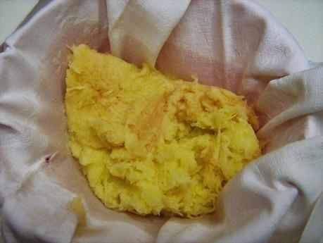 Cepelinai lituani - gli gnocchi di patate ripieni di fegatini di pollo Cepelinai lituani - gli gnocchi di patate ripieni di fegatini di pollo