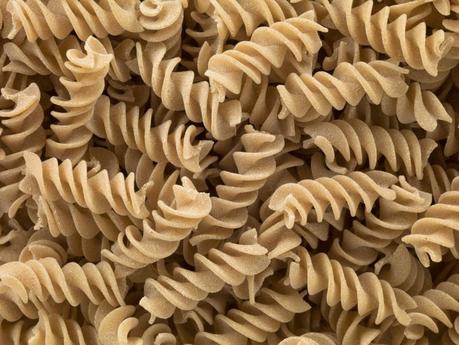 Con un pò di gusto - Fusilli al Kamut con pesto al basilico e noci Con un pò di gusto - Fusilli al Kamut con pesto al basilico e noci