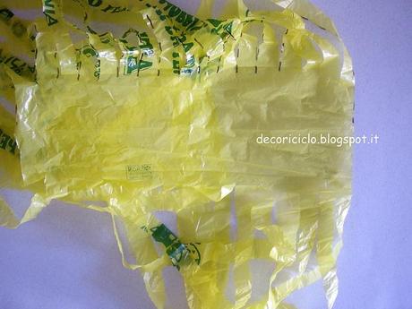 Tutorial per ricavare una fettuccia unica da un sacchetto di plastica tutorial fettuccia da sacchetti di plastica 7