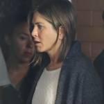 Jennifer Aniston pallida, struccata e con la cicatrice02