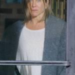 Jennifer Aniston pallida, struccata e con la cicatrice03