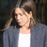 Jennifer Aniston pallida, struccata e con la cicatrice per il film “Cake” (foto)