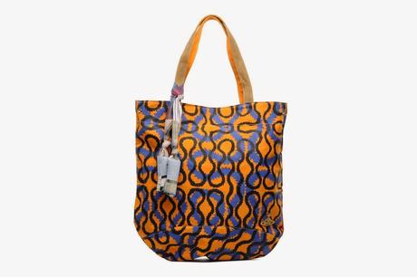 http://www.sarenza.it/vivienne-westwood-africa-project-squiggle-shopper-s1579-p0000090402