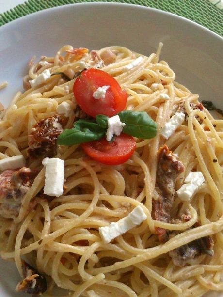 Spaghetti doppio pomodoro e feta2