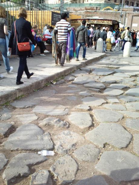 Domenica al Colosseo. Qualche foto giusto per non dimenticare di quale sia la situazione