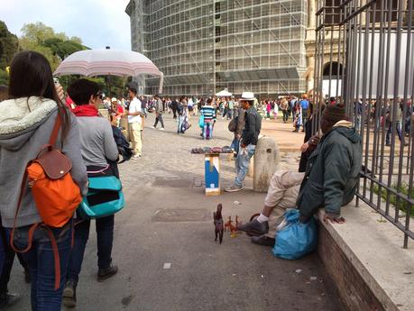 Domenica al Colosseo. Qualche foto giusto per non dimenticare di quale sia la situazione