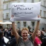 “Pillow Fight”, torna a Roma la guerra dei cuscini (foto)