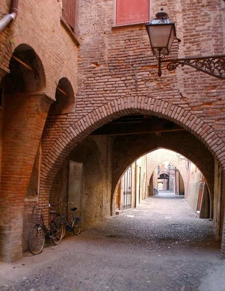 CENTO PASSI A FERRARA