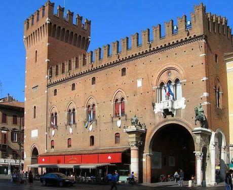 CENTO PASSI A FERRARA