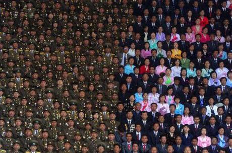 L'esercito accanto ai cittadini di alto rango di  Pyongyang