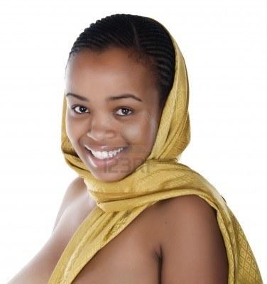 2590961-giovane-donna-africana-tradizionale-vestito-isolato-su-bianco