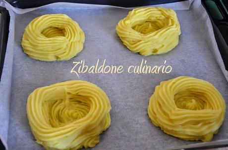 Cuore di vitello ai funghi in un nido di patate al caffè Cuore di vitello ai funghi in un nido di patate al caffè