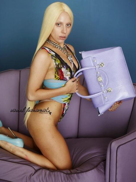 Lady Gaga per Versace le foto prima e dopo Photoshop: troppe polemiche