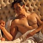 Gabriel Garko è Rodolfo Valentino: “Scena di nudo? Peccato che non si veda”