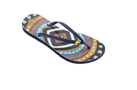 HAVAIANAS E MARA HOFFMAN COLLABORANO ALLA CREAZIONE DI UNA CAPSULE ESTIVA COLORATA E ORIGINALE havanaias_angle#2