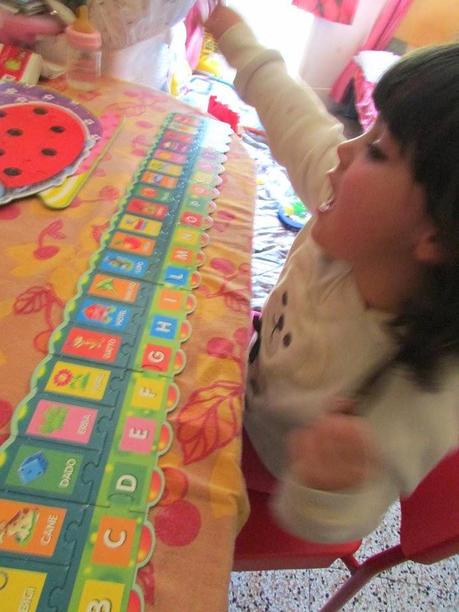 LA QUINTA PARETE - PERCEZIONE DI CIPOLLOTTO SU TONNO FRESCO AL SESAMO CON CIPOLLE CARAMELLATE LA QUINTA PARETE - PERCEZIONE DI CIPOLLOTTO SU TONNO FRESCO AL SESAMO CON CIPOLLE CARAMELLATE