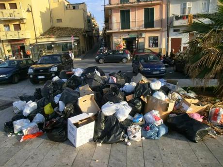 Perchè chi vuole emigrare dalla Sicilia è un pazzo: le foto dello schifo di Aspra