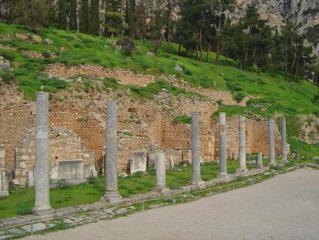 IL SANTUARIO DI DELFI