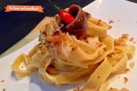 Tagliatelle di pane al burro e acciughe