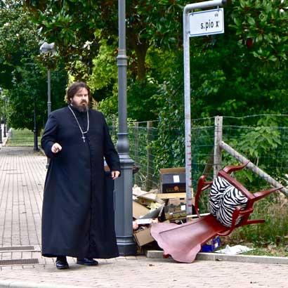 Il film “La Sedia della Felicità”: una frizzante e avventurosa caccia al tesoro