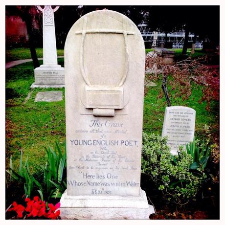 La lapide di Keats, il Giovane Poeta – Cimitero Acattolico di Roma