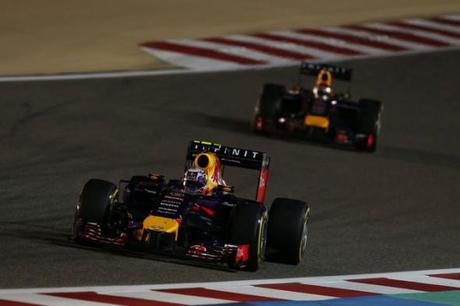 Ricciardo-Vettel_GPBahrain2014 (2)