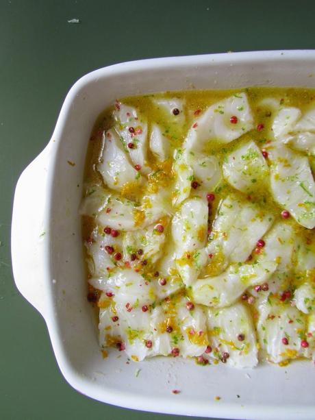 Carpaccio di Baccalà marinato al Lime, Arancia e Pepe Rosa.