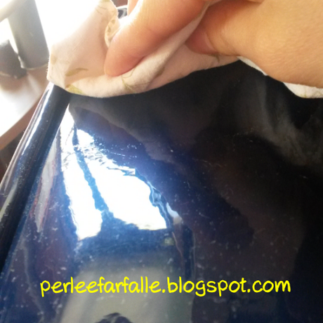 Tutorial: come pulire una borsa in vernice colorata