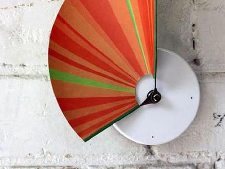 Manifold Clock: il tempo in un ventaglio di colori