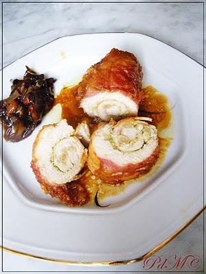Involtini di tacchino con granella di pistacchio, pinoli e camicia di pancetta, al moscato Involtini di tacchino con granella di pistacchio, pinoli e camicia di pancetta, al moscato