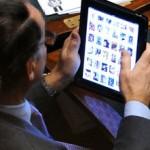 deputati-ipad-escort-2 ECCO CHI E' IL POLITICO CHE CERCA LE ESCORT IN PARLAMENTO