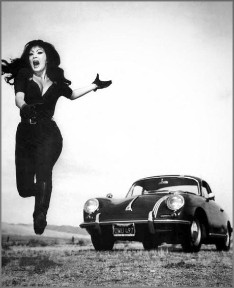 NonSoloNoir saluta Tura Satana