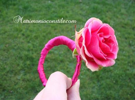 FAI DA TE: BRACCIALETTO DI PRIMAVERA CON FIORI FRESCHI FAI DA TE: BRACCIALETTO DI PRIMAVERA CON FIORI FRESCHI