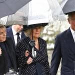 Camilla, moglie di Carlo d’Inghilterra, piange al funerale del fratello Mark Camilla Parker Bowles non trattiene le lacrime al funerale del fratello09