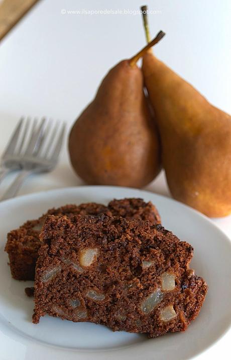 Torta morbida cioccolato, pere e cannella