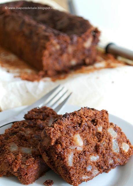 Torta morbida cioccolato, pere e cannella