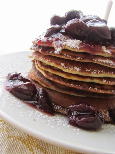 Pancake Senza Glutine con Confettura di Ciliegie e Vaniglia.