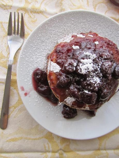 Pancake Senza Glutine con Confettura di Ciliegie e Vaniglia.