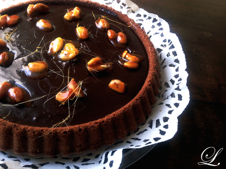 Torta al cioccolato e caramello con mandorle caramellate