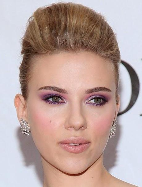Scarlett Johansson inspiration: trucco viola sbrilluccicoso