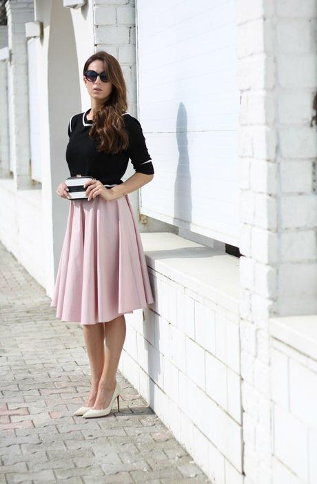 lovehandmade italian fashion blog_barbara valentina grimaldi_candy pink midi skirt_white gianvito rossi heels_striped clutch_black round sunglasses