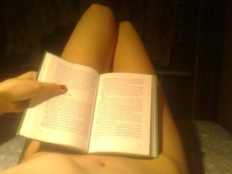 polish naked reading girl