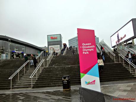 Shopping nei giganti dell' East End: Stratford e Westfield Shopping Centre, tra negozi di moda e bancarelle di frutta e verdura.