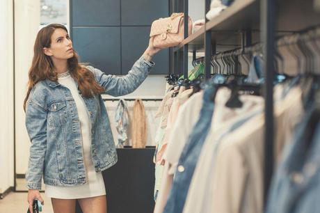 lovehandmade italian fashion blog_barbara valentina grimaldi_zara boyfriend jeans jacket_cut out boots zara_pinko white dress_black metalassè back pack_mcarthur glen outlet