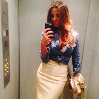 themusik selfie sexy instagram posa ascensore lift elevator alessia reato La nuova mania del selfie ascensore